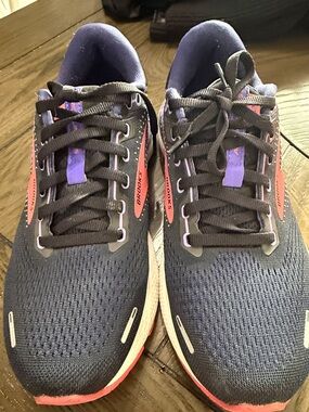 Brooks Adrenaline GTS 22 Running Shoes Black with Coral and Purple Accents! 8.5